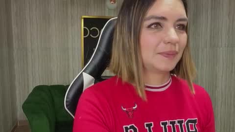 Isabella online show from 01-15-26, 12:32