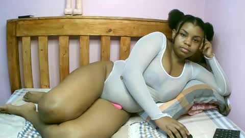 Snapshot of zariamonet chatting on 06-22-26, 01:30 zariamonet online show from 06-22-26, 01:30