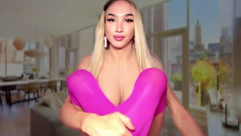 Snapshot of zarinastoun20 chatting on 02-07-25, 01:15 ZARINA online show from 02-07-25, 01:15