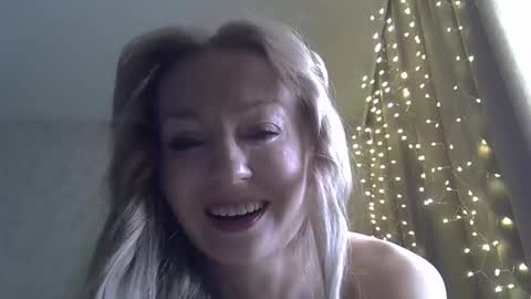 Snapshot of zarinaswift chatting on 12-21-25, 07:37 Zarina Swift online show from 12-21-25, 07:37