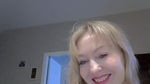 Snapshot of zarinaswift chatting on 01-15-26, 04:39 Zarina Swift online show from 01-15-26, 04:39