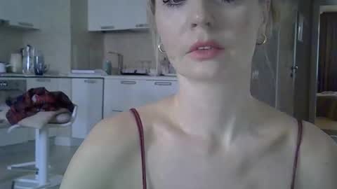 Snapshot of zarinaswift chatting on 02-03-26, 06:22 Zarina Swift online show from 02-03-26, 06:22