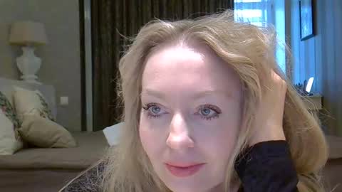 Snapshot of zarinaswift chatting on 02-04-26, 04:40 Zarina Swift online show from 02-04-26, 04:40