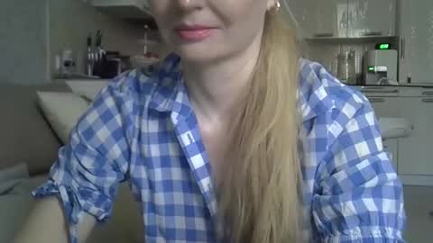 Snapshot of zarinaswift chatting on 02-09-26, 04:38 Zarina Swift online show from 02-09-26, 04:38