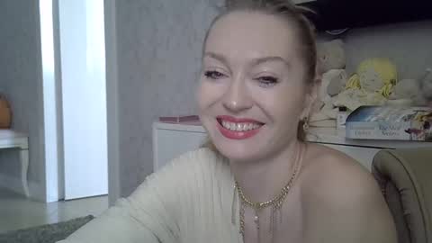 Snapshot of zarinaswift chatting on 02-22-26, 06:24 Zarina Swift online show from 02-22-26, 06:24