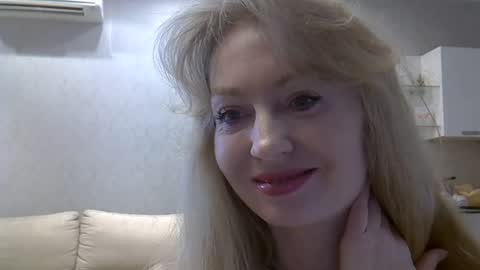 Snapshot of zarinaswift chatting on 05-01-26, 08:30 Zarina Swift online show from 05-01-26, 08:30