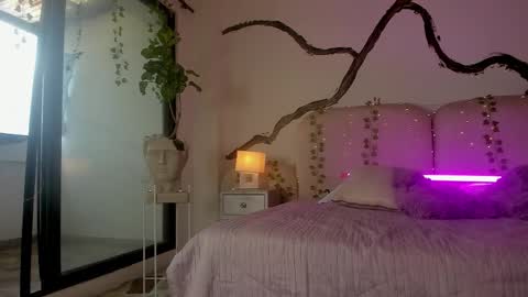 Zarina Waynne online show from 11-16-25, 08:25