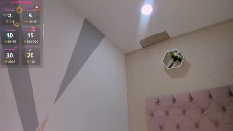 Snapshot of zarinawynne chatting on 06-21-26, 01:24 Zarina Waynne online show from 06-21-26, 01:24