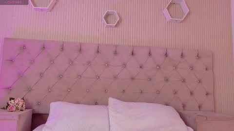 Snapshot of zarinawynne chatting on 07-18-26, 12:31 Zarina Waynne online show from 07-18-26, 12:31