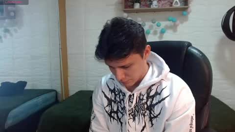 Snapshot of zayn_clausen chatting on 05-01-26, 05:39 zayn_clausen online show from 05-01-26, 05:39