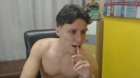 Snapshot of zayn_clausen chatting on 05-26-26, 06:37 zayn_clausen online show from 05-26-26, 06:37