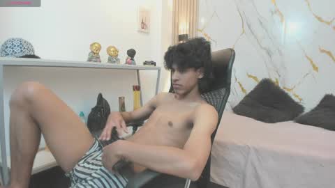 Snapshot of zayn_fox32 chatting on 05-07-26, 07:30 Zayn online show from 05-07-26, 07:30