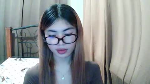 Snapshot of zeah_rev21 chatting on 05-26-26, 04:03 zeah_rev21 online show from 05-26-26, 04:03