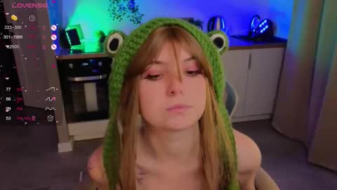 Snapshot of zelda_1 chatting on 10-07-25, 03:42 Zelda online show from 10-07-25, 03:42