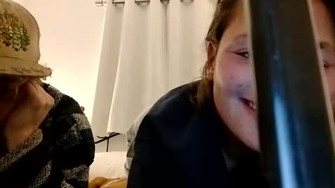 Snapshot of zellelajay2009 chatting on 02-11-25, 06:51 KENDAL Kaylee online show from 02-11-25, 06:51