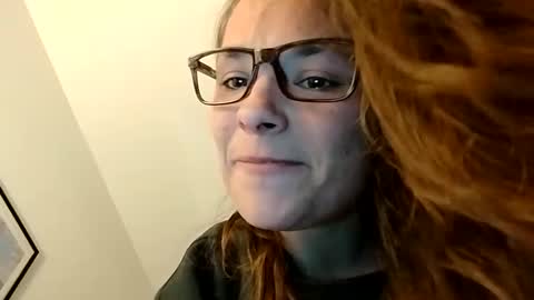 Snapshot of zellelajay2009 chatting on 02-12-25, 06:19 KENDAL Kaylee online show from 02-12-25, 06:19