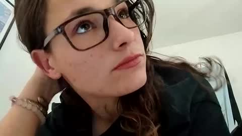 Snapshot of zellelajay2009 chatting on 02-16-25, 05:59 KENDAL Kaylee online show from 02-16-25, 05:59