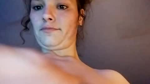 Snapshot of zellelajay2009 chatting on 02-26-25, 09:42 KENDAL Kaylee online show from 02-26-25, 09:42