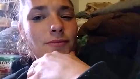 Snapshot of zellelajay2009 chatting on 10-27-25, 03:21 KENDAL Kaylee online show from 10-27-25, 03:21