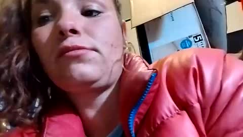 Snapshot of zellelajay2009 chatting on 10-28-25, 06:06 KENDAL Kaylee online show from 10-28-25, 06:06