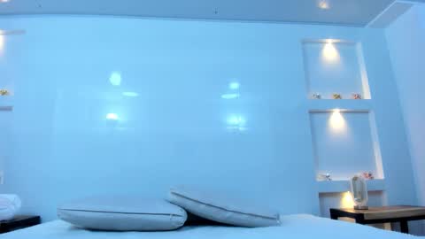 Zenda Evans online show from 12-18-25, 03:34