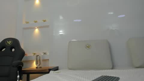 Zenda Evans online show from 04-17-26, 04:04