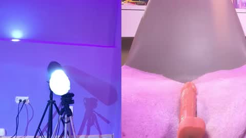 Zendaya online show from 11-08-25, 09:42