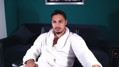 Snapshot of zenobaro chatting on 01-19-25, 08:50 zenobaro online show from 01-19-25, 08:50