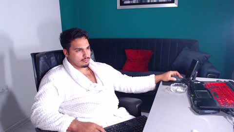 Snapshot of zenobaro chatting on 02-06-25, 04:25 zenobaro online show from 02-06-25, 04:25