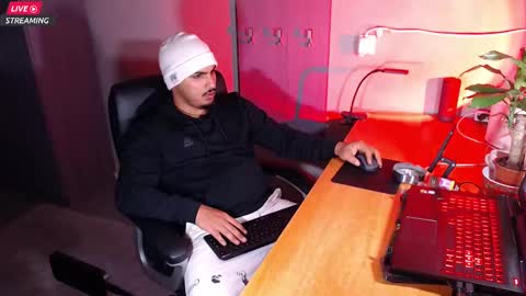 Snapshot of zenobaro chatting on 02-23-25, 06:12 zenobaro online show from 02-23-25, 06:12