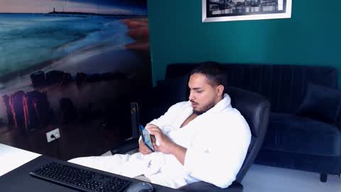 Snapshot of zenobaro chatting on 10-12-25, 12:15 zenobaro online show from 10-12-25, 12:15