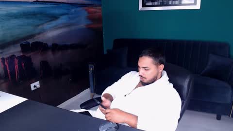 Snapshot of zenobaro chatting on 10-16-25, 07:09 zenobaro online show from 10-16-25, 07:09
