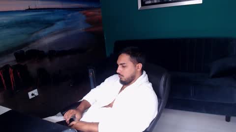 Snapshot of zenobaro chatting on 10-18-25, 07:09 zenobaro online show from 10-18-25, 07:09