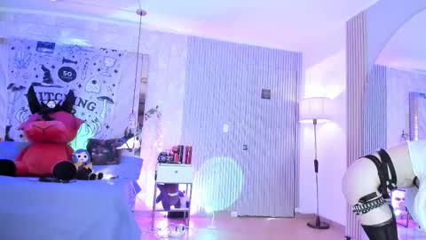    online show from 10-24-25, 02:35