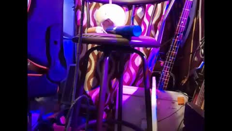 Snapshot of zeroandhero chatting on 12-21-25, 10:11 zero online show from 12-21-25, 10:11