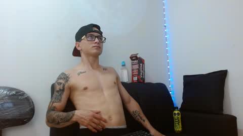 Snapshot of zeusdark19 chatting on 05-07-26, 12:10 zeus online show from 05-07-26, 12:10