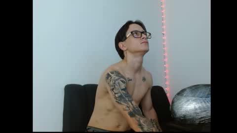 Snapshot of zeusdark19 chatting on 05-15-26, 08:16 zeus online show from 05-15-26, 08:16