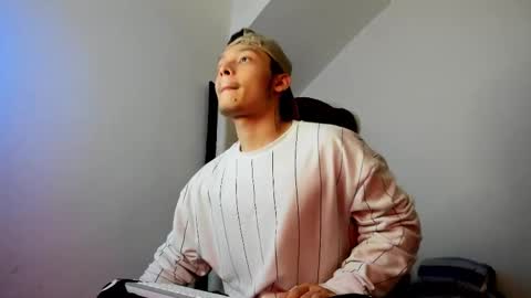 zeus online show from 10-22-25, 05:52