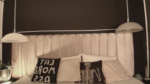 zhally_dee online show from 12-18-25, 07:53