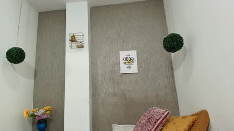 Snapshot of zhamira_21 chatting on 01-24-25, 10:00 ZHAMIRA ANDRES online show from 01-24-25, 10:00