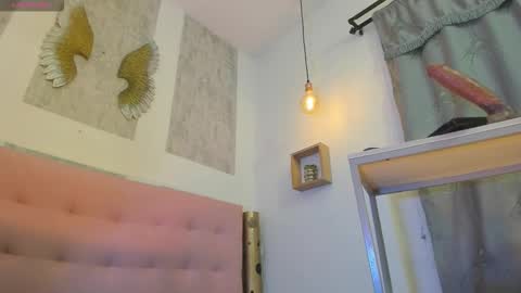 Snapshot of zhamira_21 chatting on 10-18-25, 12:13 ZHAMIRA ANDRES online show from 10-18-25, 12:13