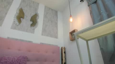 ZHAMIRA  ANDRES online show from 12-18-25, 12:06