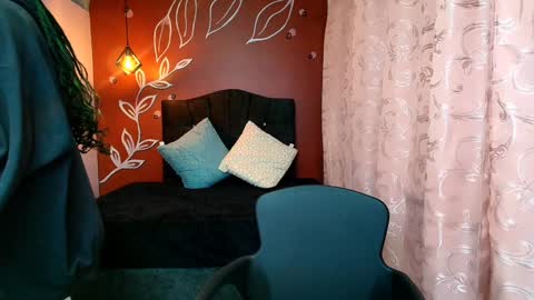 Zia Green online show from 12-19-24, 12:01