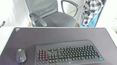 Snapshot of ziemlichflutschig chatting on 02-16-25, 11:05 ziemlichflutschig online show from 02-16-25, 11:05