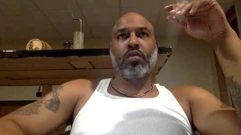 Snapshot of zionlion22 chatting on 12-17-25, 01:44 zionlion22 online show from 12-17-25, 01:44