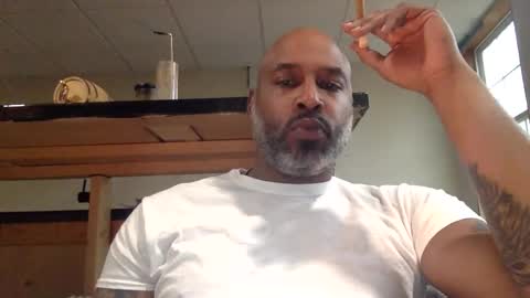 Snapshot of zionlion22 chatting on 12-17-25, 09:43 zionlion22 online show from 12-17-25, 09:43