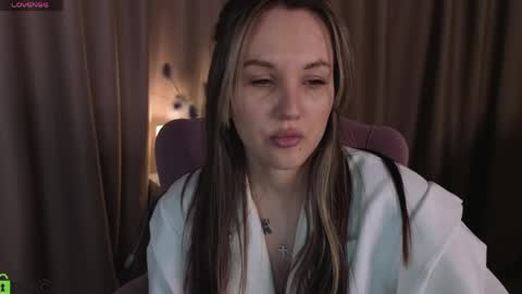 Snapshot of zlata__fox chatting on 05-19-26, 08:31 Zlata Mon Tue Thu Fri Sun Sa GMT 3 0000pm - 0600pm online show from 05-19-26, 08:31