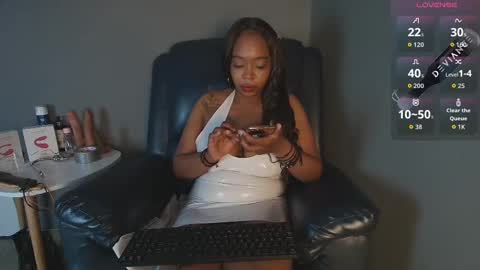 Snapshot of zoe__kravits__ chatting on 09-29-25, 01:27 online show from 09-29-25, 01:27