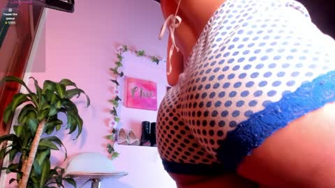 Zoe Baker online show from 04-11-26, 07:02