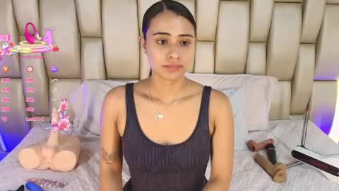 Snapshot of zoe_barlove chatting on 06-01-26, 11:45 Your new obsession online show from 06-01-26, 11:45